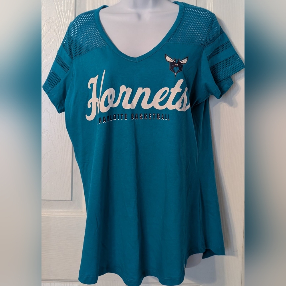 Charlotte Hornets lace short sleeve shirt Sz: XL
